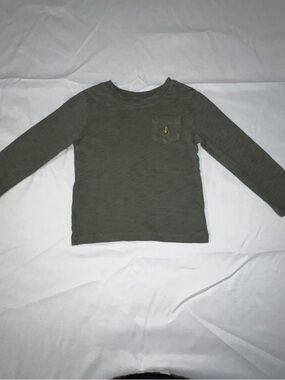Kids Long-Sleeve Pocket Tee in Olive Green
2T size
Baby GAP
Good condition